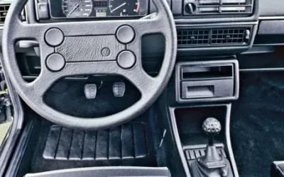 Защо скоростният лост на Golf GTI прилича на топка за голф