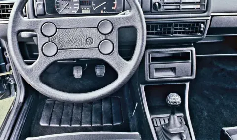 Защо скоростният лост на Golf GTI прилича на топка за голф