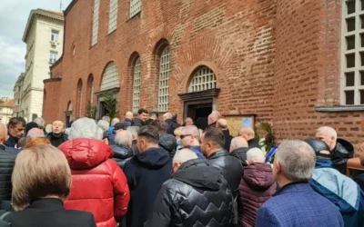 Сълзи и аплодисменти в „Света София“: Елитът на България изпрати Слави Бинев