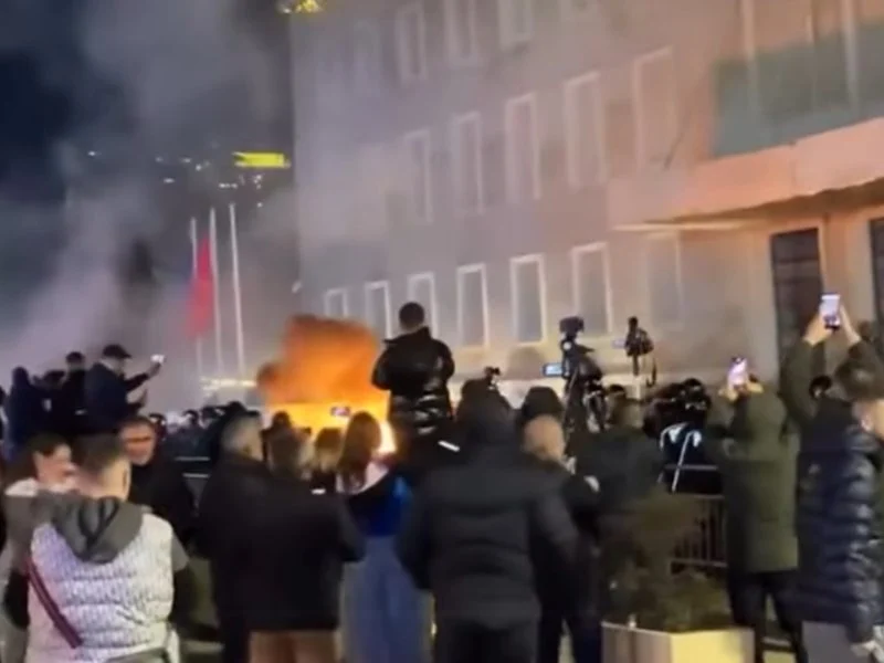 19-и ден протести в Албания: Студенти и преподаватели искат оставката на Еди Рама