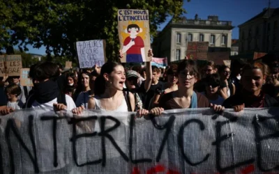 Сълзотворен газ и гранати на протест в Париж