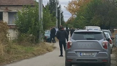 Мъжът от багажника е убит от 14-годишния син на съпругата си и с нейно съучастие