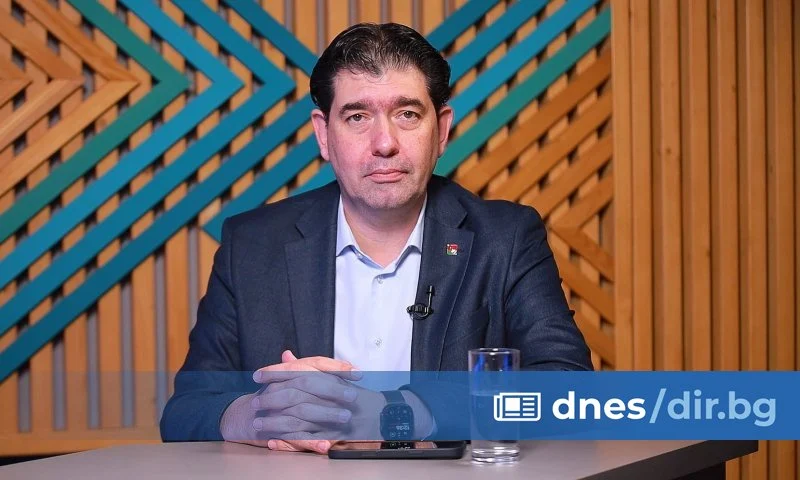Таков: Йотова не е била зависима, за да се еманципира, но са добър тандем с Радев