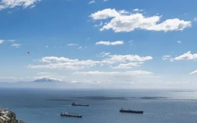 Контейнеровоз потъна край Ормузкия проток след удар със снаряд, друг кораб е застрашен