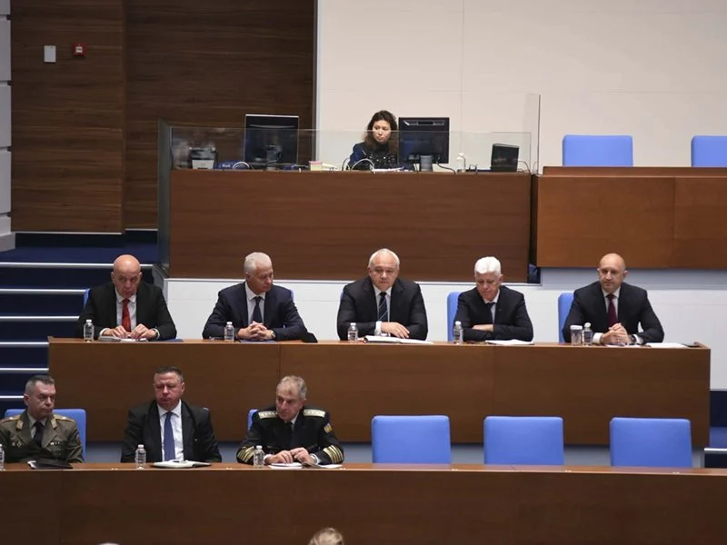 Румен Радев: Не очаквам атаки над кораби от и до България (Обзор)