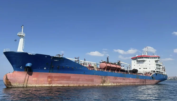 ПОРЕДЕН УДАР С ДРОН? Танкер се запали в Черно море