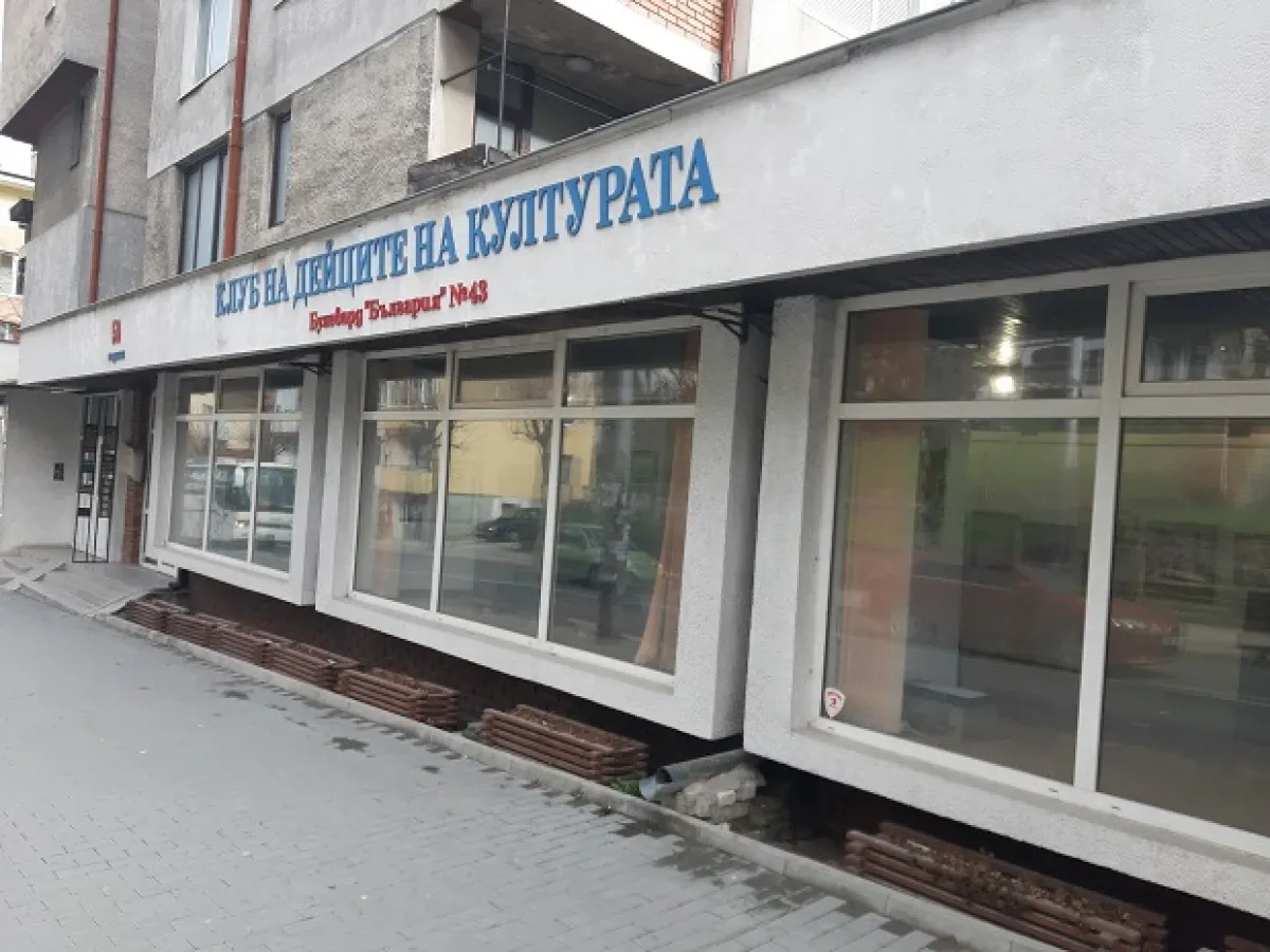 Трима художници откриват изложба в Смолян
