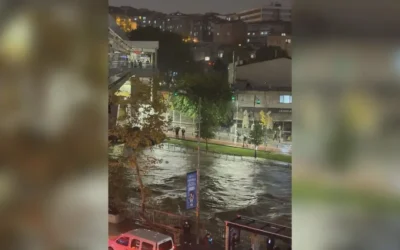Дъжд, бурни ветрове и хаос: Две са вече жертвите на поройните валежи в Истанбул (ВИДЕО)