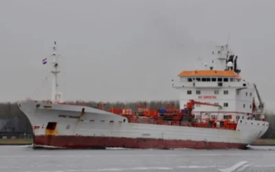 8 души са в неизвестност след пожара на кораб в Черно море край бреговете на Румъния