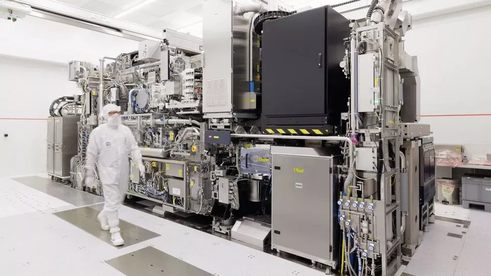 ASML: Няма достатъчно литографски машини за всички