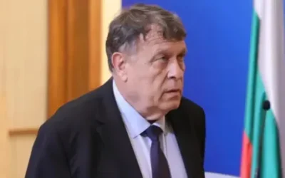 Одитът в НАТФИЗ взриви студентите, вече искат оставката и на министър Вълчев