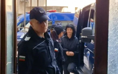 Проф. Генева-Попова припадна в съда, но остава в ареста