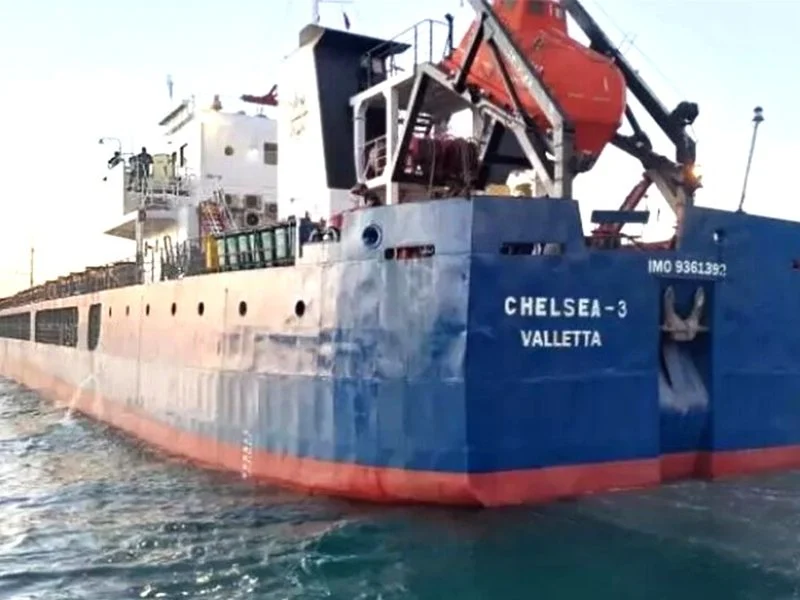 Лошото време спря изтеглянето на атакувания кораб „CHELSEA 3“ към Бургас