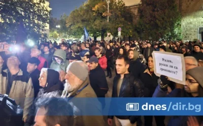 Протестиращи излязоха пред МС с искане за оставки заради потопените кораби (снимки)