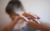 „Агресията носи уважение“: Близо 60% от българите смятат така, а 46% оправдават шамара като възпитание