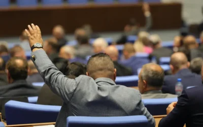 Извънредно заседание на парламента за помилването на „птричкия Ескобар“