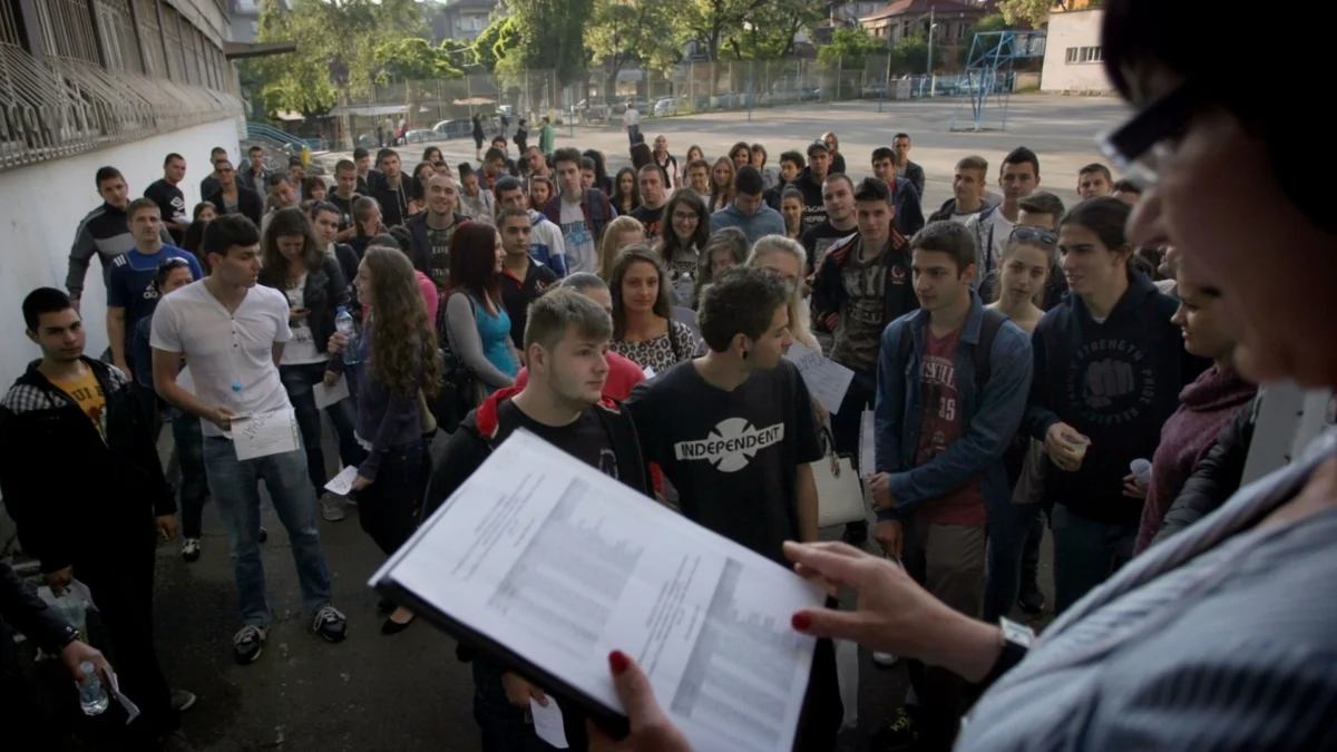 „Учителите не са гувернанти, г-н министър“: Преподавател посочи всички неясноти за неучебния, но присъствен 26 октомври