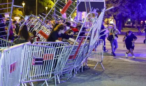 Протестите в Испания се пренасочиха от Сеута към жилищата