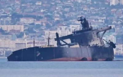 Голям танкер се взриви на мина в Ормузкия проток