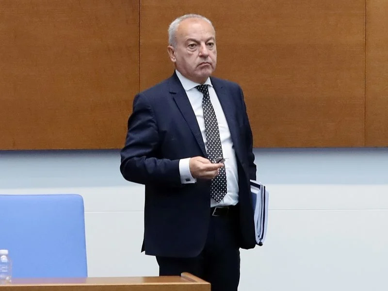 Нови данъци, по-високи осигуровки и контрол за още 2 млрд. евро (Графика)