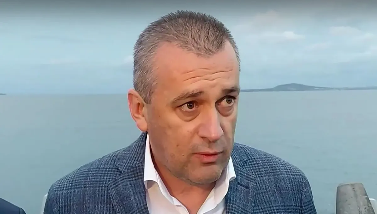 „Никой нищо не е изнасял“: Транспортният министър проговори за товара на ударения кораб „Челси 3“