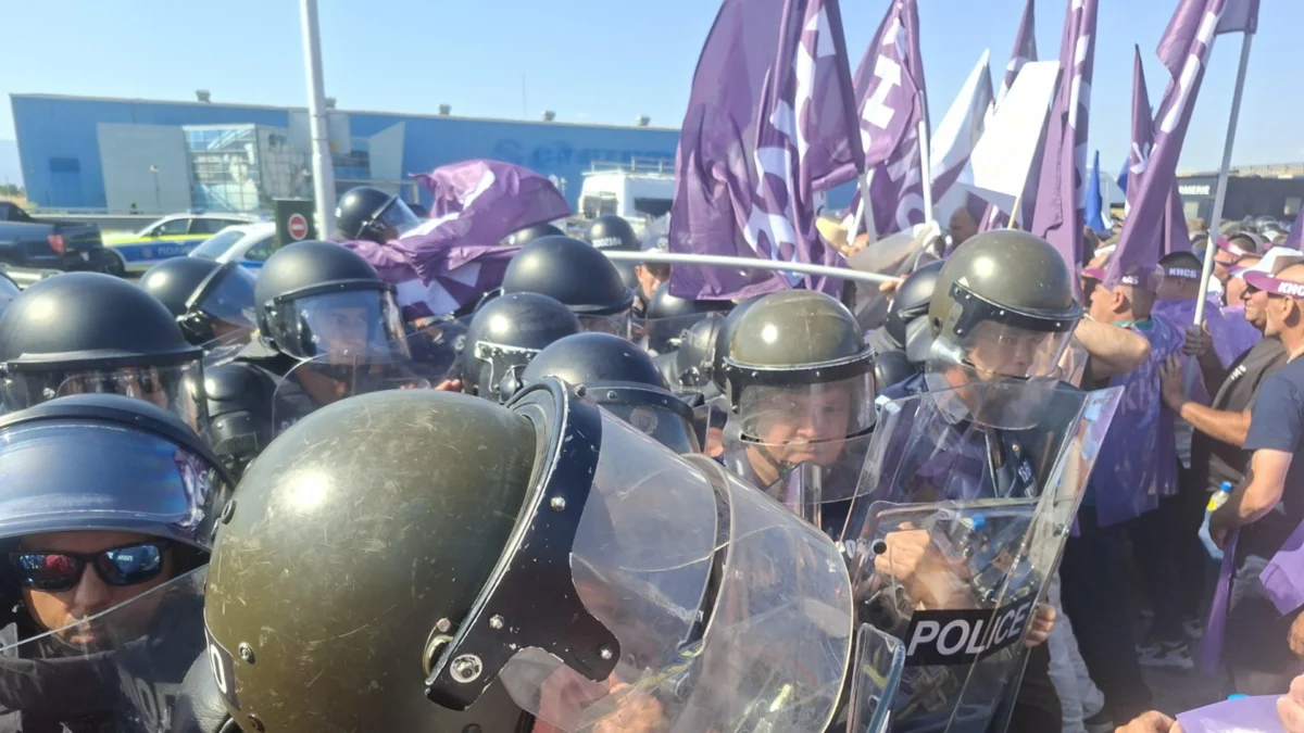 Социална жестокост: Синдикатите се заканиха, че протестите срещу бюджета и кабинета „Радев“ ще продължат