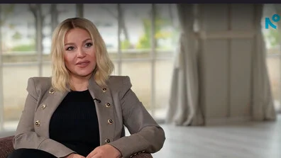 „Тук и сега“: Деси Слава за изпитанията, прошката и 30-те години на сцена