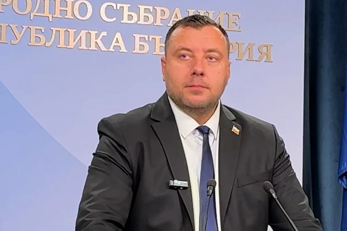 От „Възраждане“ обвиниха МОСВ в лицемерие, а „Прогресивна България“ в противоречие по темата „Оползотворяване на отпадъците“