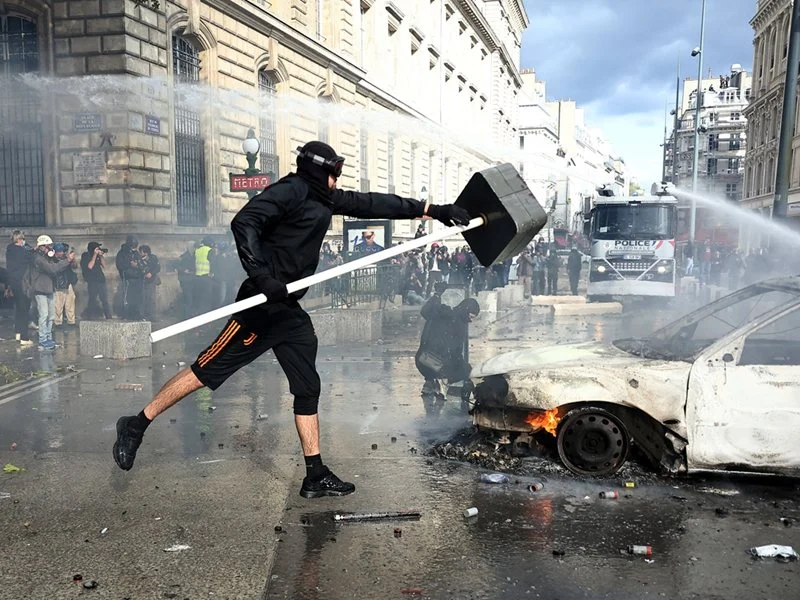 Сблъсъци с полицията на протестите в Париж, Лион и Страсбург