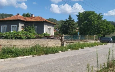 Село с чудотворна църква става имотно бижу. Къщи за ценители