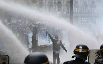 Протести и безредици във Франция срещу скъпия живот: 1200 арестувани и 150 ранени полицаи