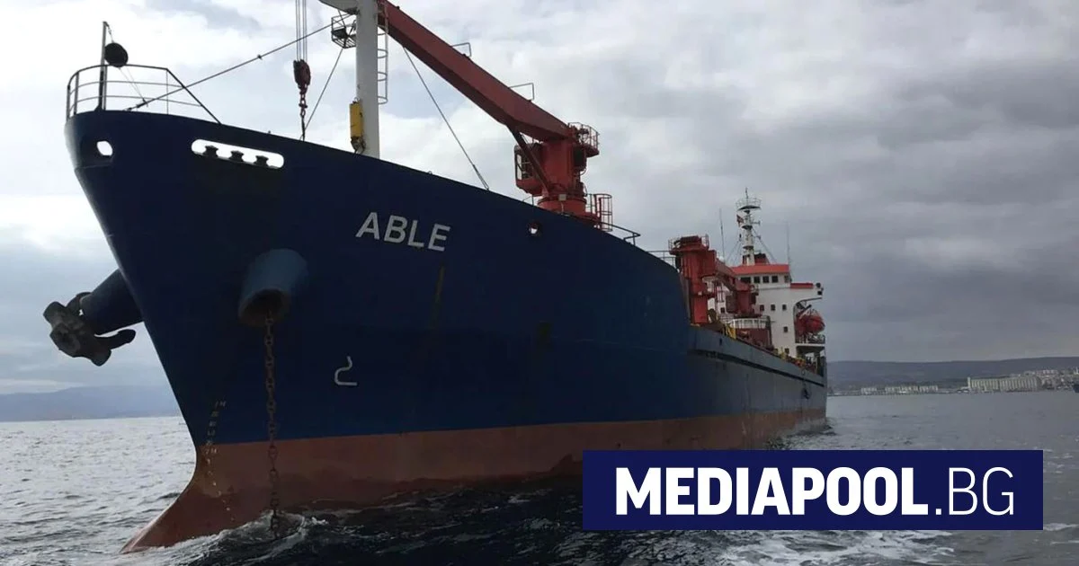 Носещите се из Черно море кораби вече са далеч от България. Търси се подводен дрон да обследва потъналия