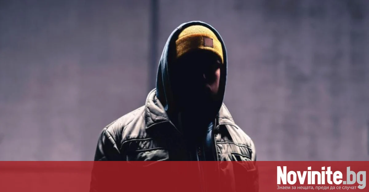 Задържаха мъж, гонил чужденец с маймунски звуци в центъра на София