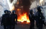 Макрон отхвърли оставката на френския вътрешен министър
