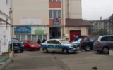 Седмокласник намушка млада учителка и ученик в училище в Румъния. Подозират расова омраза
