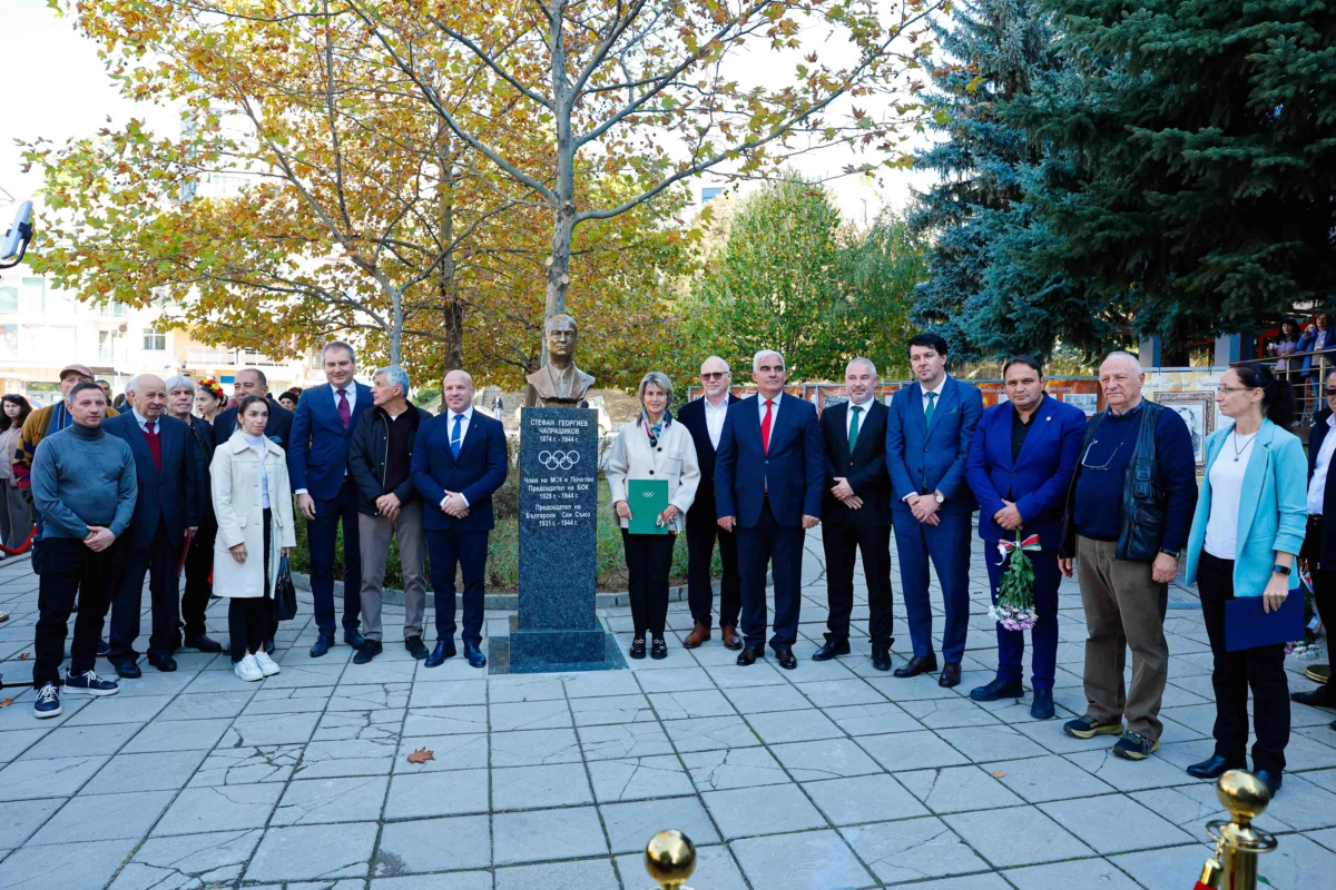 Откриха паметника на Стефан Чапрашиков в Дупница