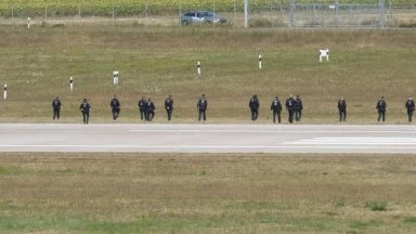 Младежи пробили оградата на летището в Лайпциг при подготовка за изпит по кормуване