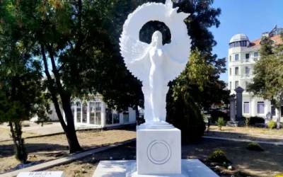 Статуя на египетска богиня във Видин предизвика скандал, митрополията иска премахването ѝ