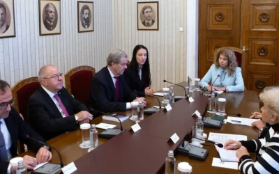 Йотова: Чрез възпитание в критично мислене можем да се борим срещу езика на омразата