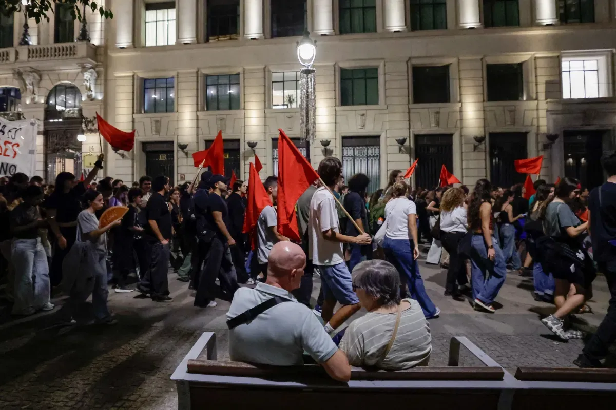 Сблъсъци между учители и полиция на протести в Мадрид, органите на реда използваха палки (СНИМКИ и ВИДЕО)