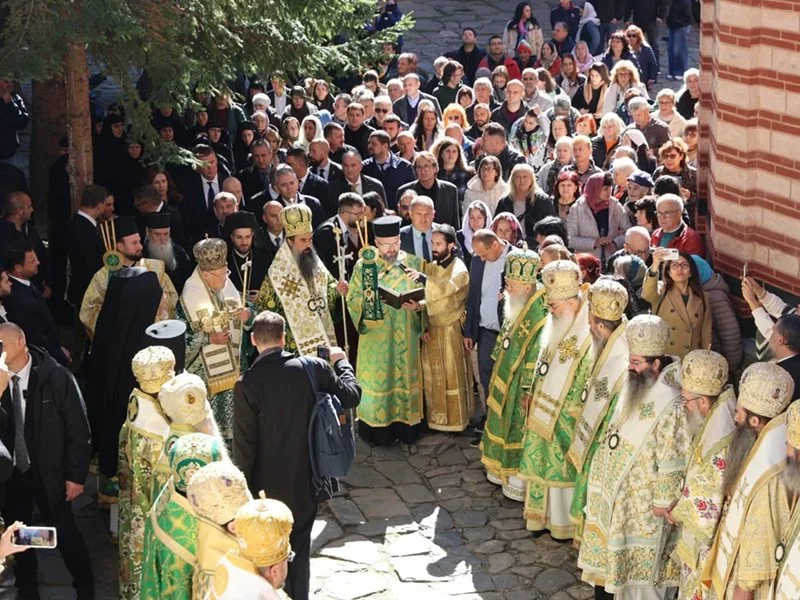 Украинци и руснаци, румънци, гърци и японци на литургията за 1150 г. св. Йоан Рилски – небесния ни закрилник (Обзор)