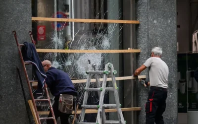 След Франция: Протестите в Италия ескалираха – правителството праща войски да охраняват Милано