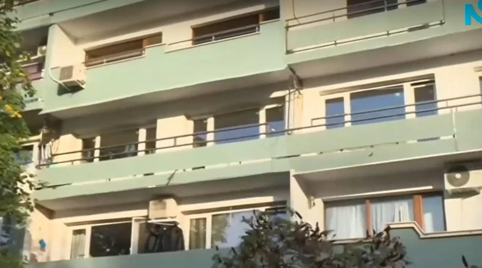 „Водопади“ в апартаментите: Незавуршено саниране остави блок със 117 семейства в Ловеч с течове