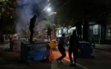 310 са ранени от началото на протестите в Албания преди седмица, разрушенията продължават