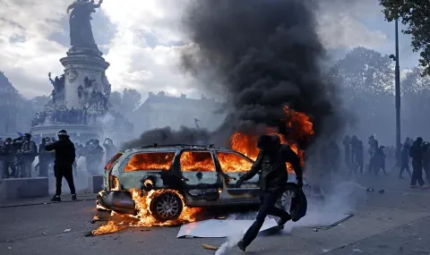 Франция гори, а Макрон изглежда като човек, който е загубил контрол