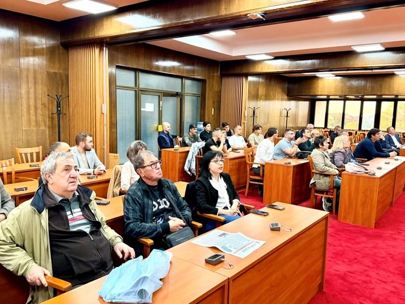 Община Русе, спортни клубове и граждани обсъдиха нова площадка за калистеника