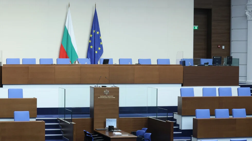 Парламентът се събира извънредно заради помилването на Огнян Атанасов