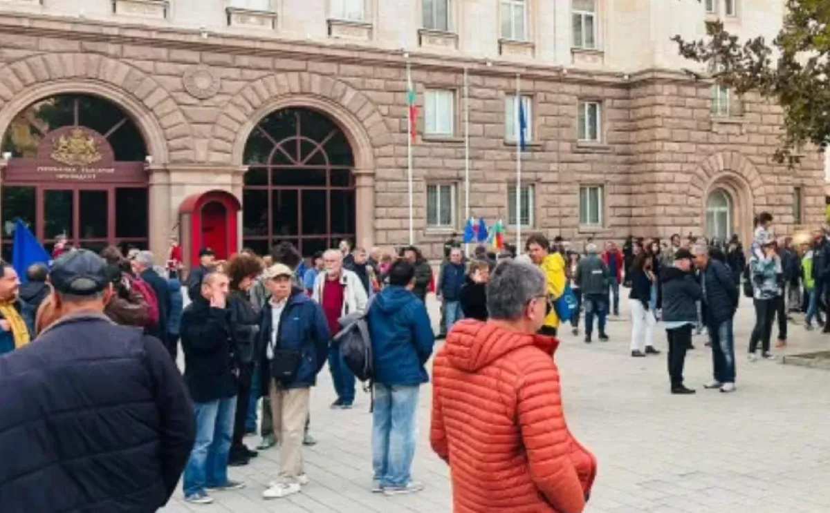 Протест в София срещу кабинета „Радев“: „Вашият „мир“ е капитулация“