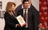 Иван Таков връчи „Червена линия“ с очакванията на софийските социалисти към Илияна Йотова