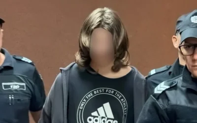 14-годишният, арестуван за убийството на майка си, нарисувал пентаграм над трупа ѝ, сега бил в депресия (обзор)